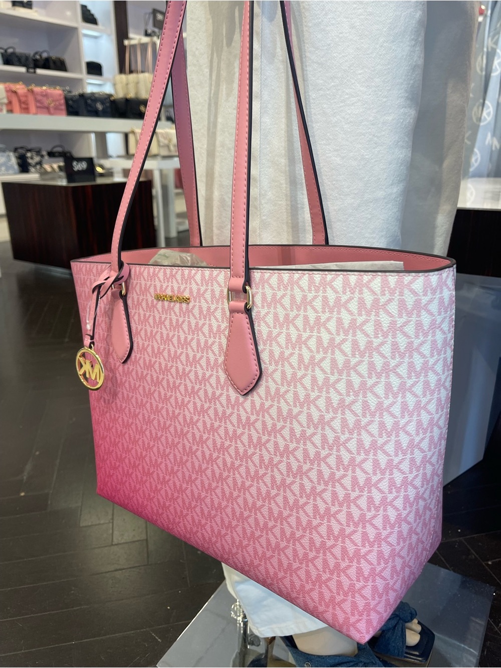 MICHAEL MICHAEL KORS SHEILA
CARNATION LG TOTE bag & Double Zip Ombré Lg Wallet - Picture 11 of 16